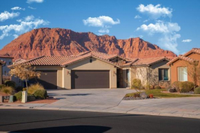 3| Grand View Estate in St George with Views and Lawn